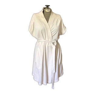 Mr. Robert vintage short white robe pockets tie belt
